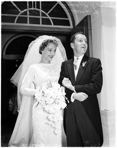 Loretta Young's daughter marries, 1958