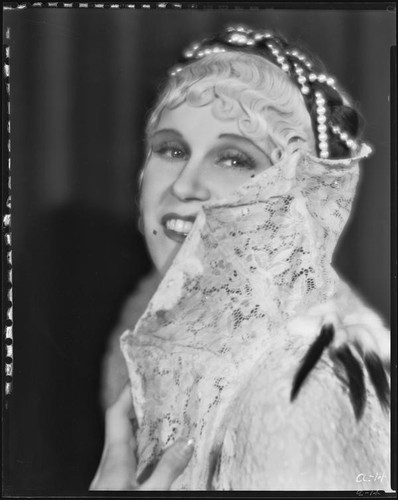 Peggy Hamilton modeling a headband with braided pearls, 1931