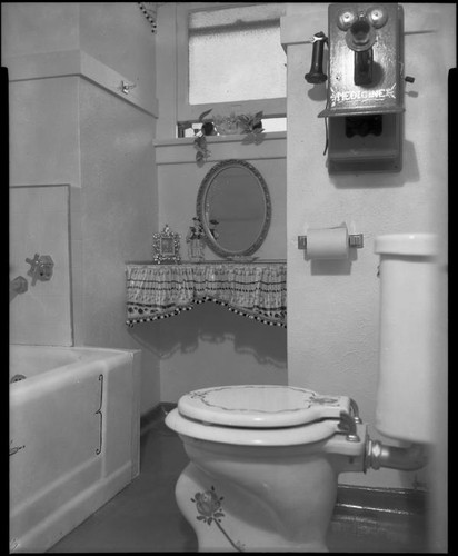 Windemere Hotel bathroom, Santa Monica, [1955]