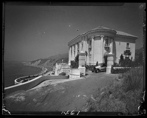 Villa de Leon (Leon Kauffmann residence) and the coast beyond, Pacific Palisades, 1929