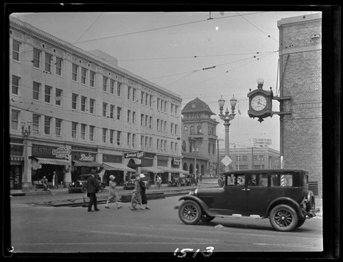 Street scene at Santa Monica Boulevard and Third Street, Santa Monica, 1928