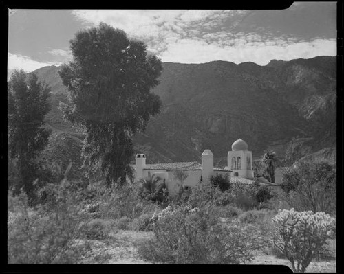 El Kantara, house with onion dome, horseshoe arches, and tiled roof, Palm Springs, [1930s or 1940s?]