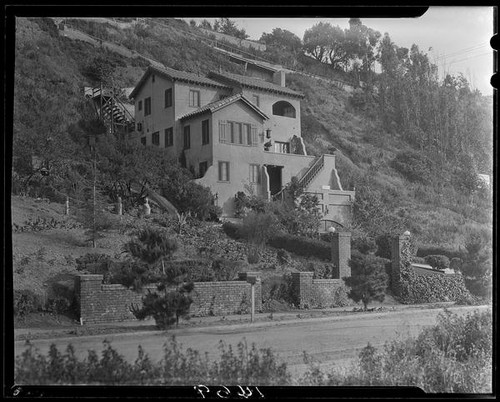 House on hillside road in Santa Monica Canyon, Los Angeles, 1928