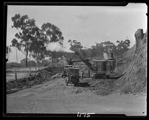 Steam shovel at work next to road under construction in Huntington Palisades, Pacific Palisades, 1929