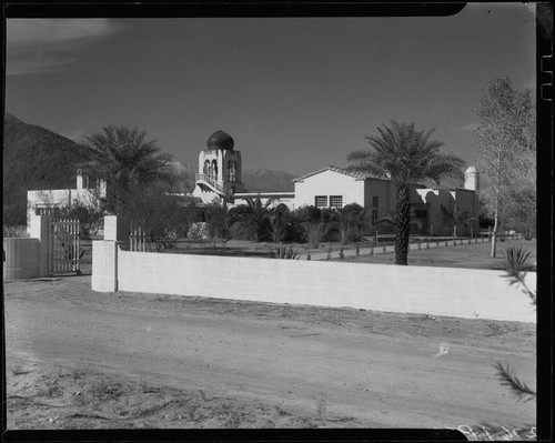 El Kantara, house with onion dome, horseshoe arches, and tiled roof, Palm Springs, [1930s or 1940s?]