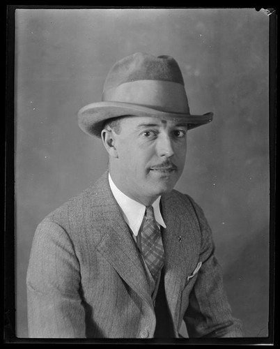 Portrait of Darrel B. Foss, in suit, tie, and hat, 1924