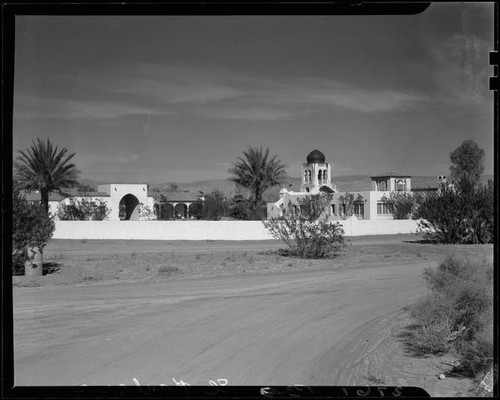 El Kantara, house with onion dome, horseshoe arches, and tiled roof, Palm Springs, [1930s or 1940s?]