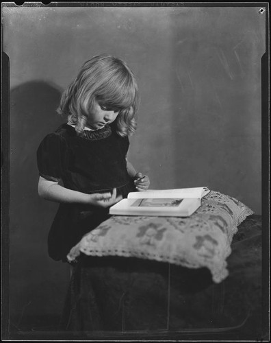 Carolyn Bartlett reading, Santa Monica, circa 1926