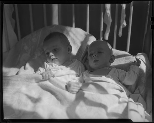 Two babies in crib, Los Angeles, circa 1935