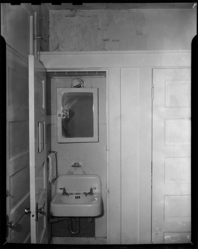 Windemere Hotel bathroom, Santa Monica, 1955