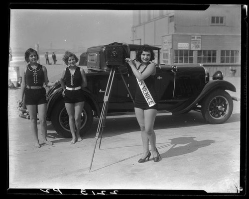 Thelma Peairs (Miss Venice), and 2 unidentified women, Venice, 1928