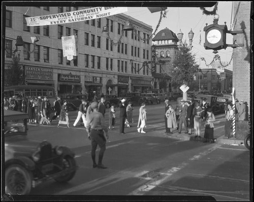 Street scene at Santa Monica Boulevard and Third Street, Santa Monica, 1928