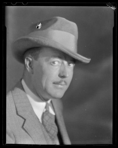 Portrait of Darrel B. Foss, in suit, tie, and hat, 1924