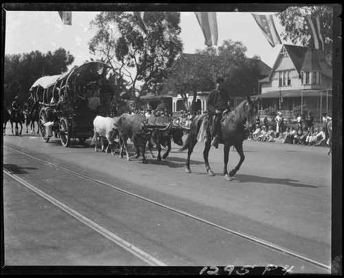 Covered wagon, Santa Monica Pioneer Days parade, Santa Monica, 1930 or 1931