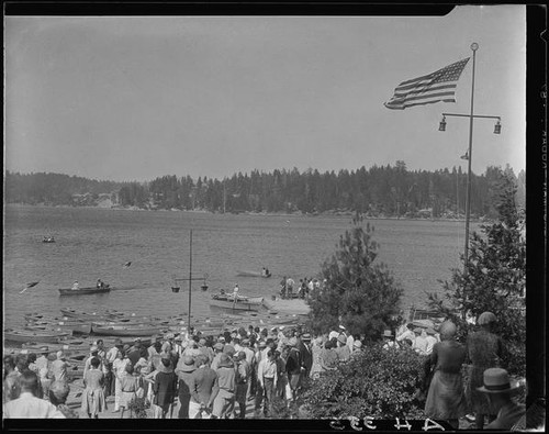 Crowd on lakeshore, boats on lake, Lake Arrowhead, 1929