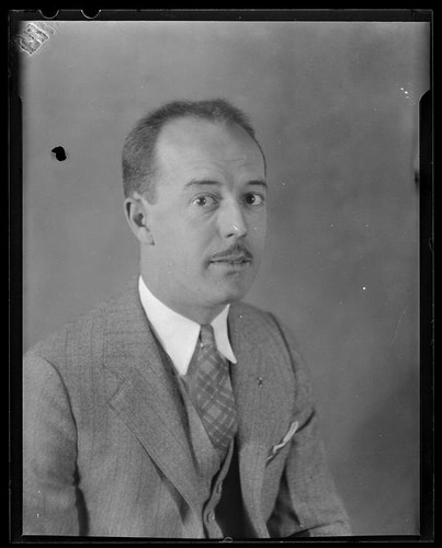 Portrait of Darrel B. Foss, in suit and tie, 1924