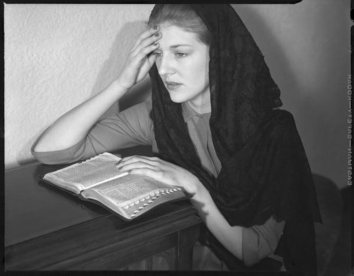 Betty Hanna in mantilla with Bible, 1941