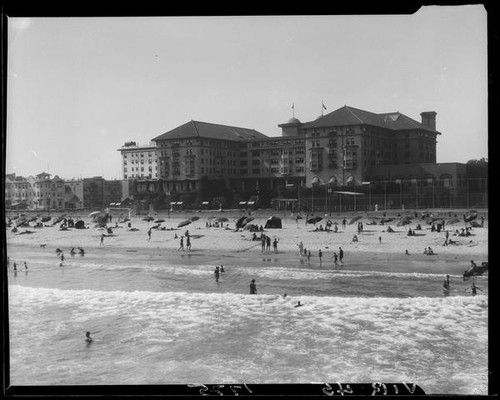 Virginia Hotel and beach, Long Beach, 1929