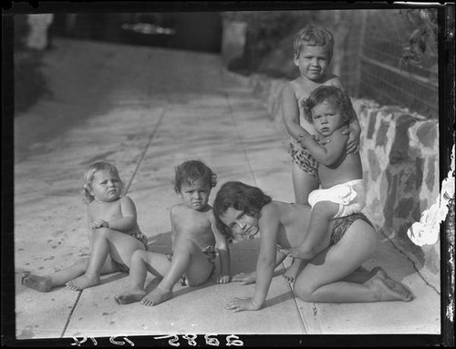 Five Estes children on a driveway, [Van Nuys?], between 1928 and 1936