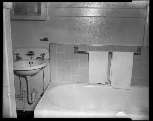 Windemere Hotel bathroom, Santa Monica, 1955