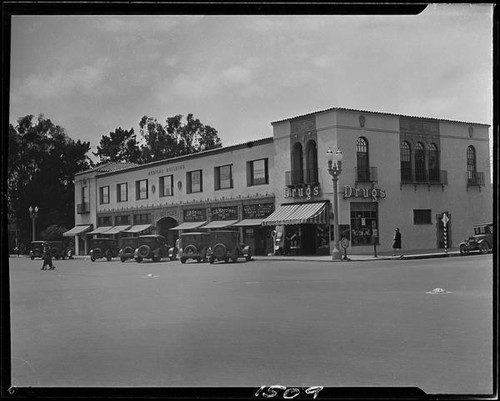 Street scene at Wilshire Boulevard and 4th Street, Santa Monica, 1928