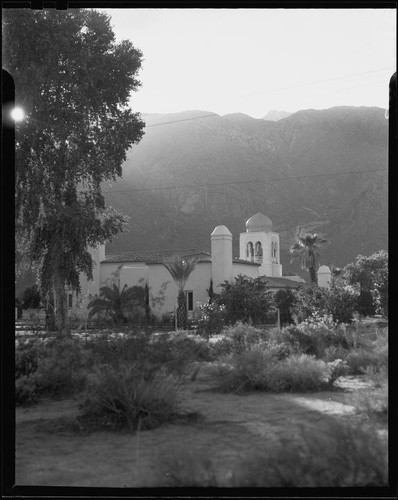 El Kantara, house with onion dome, horseshoe arches, and tiled roof, Palm Springs, [1930s or 1940s?]