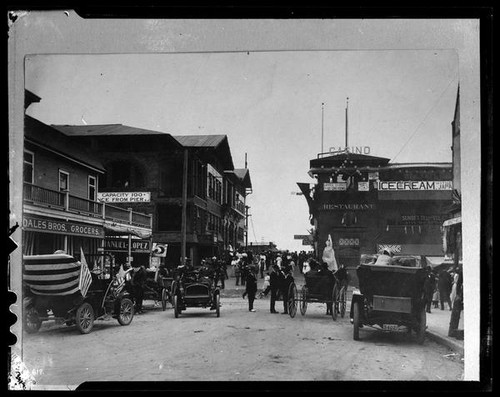 Pier Avenue and Fraser's Million Dollar Pier, Venice, 1908 or 1912