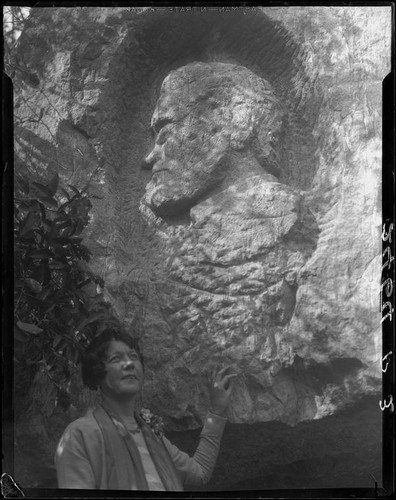 Rock carving of Abraham Lincoln above cave entrance, Los Angeles, 1930