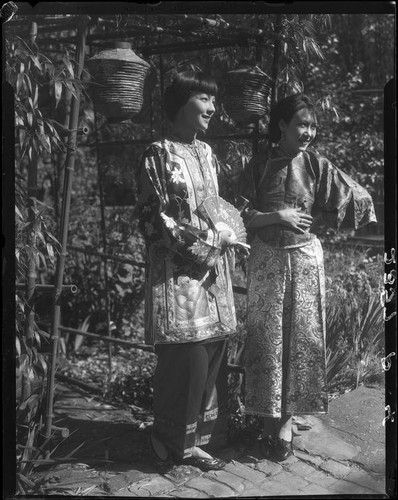 Rosemary Chew and Olive Young in the garden of the Otis Art Institute, Los Angeles, 1928