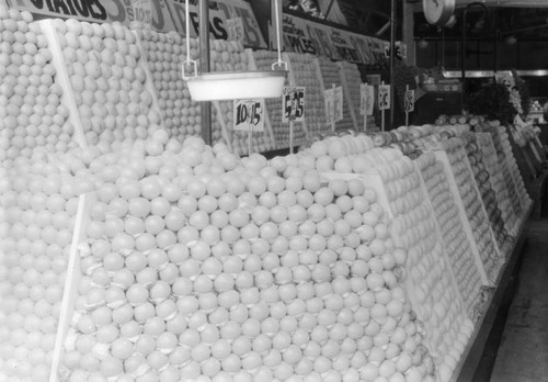 Market display of fresh oranges