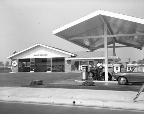Mobil Service Station on Arlington Avenue