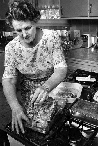 She's bookish in the kitchen