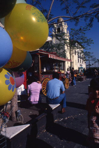 Balloon and popcorn vendors, La Plaza