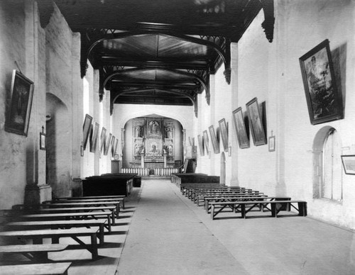 Mission San Gabriel Arcangel, altar and pews