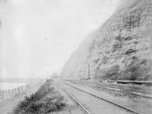 Bluff and train tracks near Santa Monica Canyon