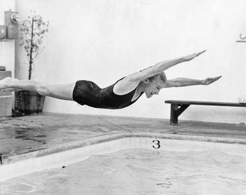 Bonnie Adair flies off starting block