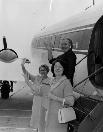 ARCS Foundation members board plane