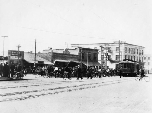 Cyclists at Main and 9th streets