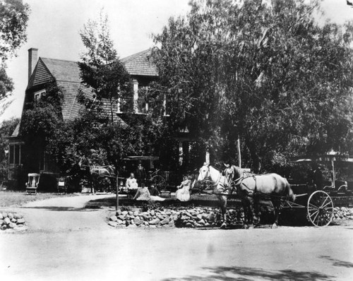 Glen-Holly Hotel, exterior