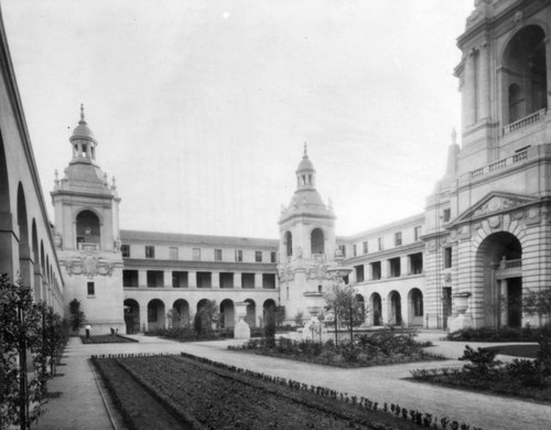 Courtyard, Pasadena City Hall