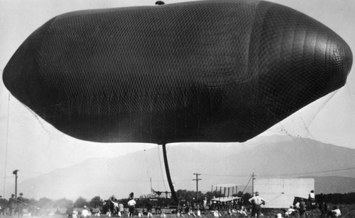 Inflating a dirigible