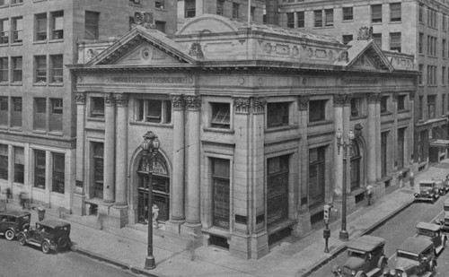 Farmers and Merchants National Bank, exterior