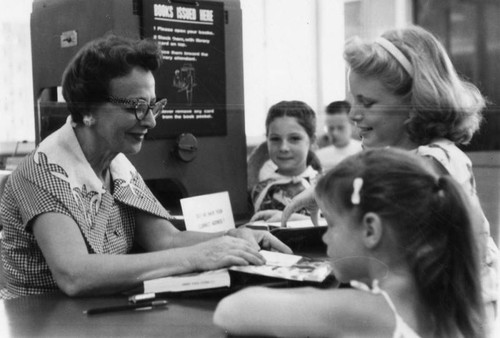 Circulation desk, Hyde Park Branch Library