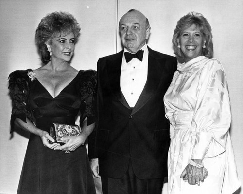 Dinah Shore honored at dinner