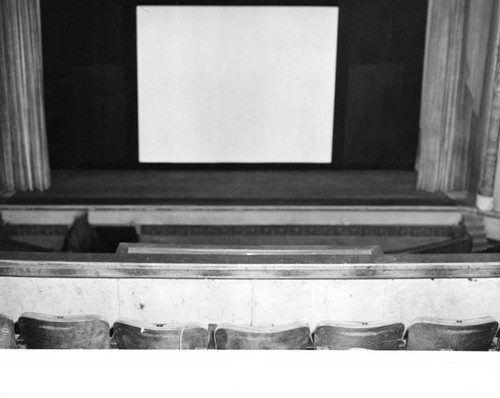 Blank screen, Warner Bros. Theatre