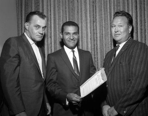 Billy Mills with unidentified men