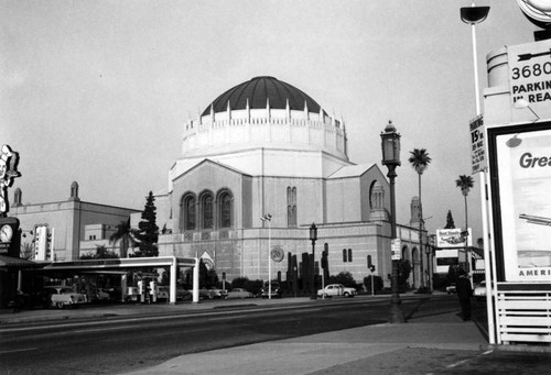 Wilshire Boulevard Temple, view 1