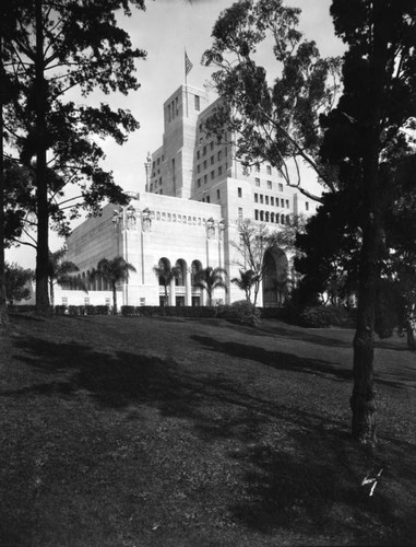 Elks Club, a view from the park, view 4