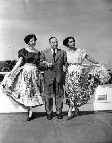 Salvador Duhart poses with beauty contestants