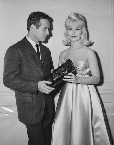 Paul Newman receives awards from Joanne Woodward